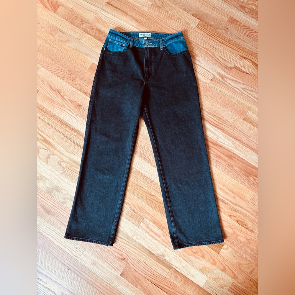 Abercrombie & Fitch woman’s Dark Blue Relaxed Jeans